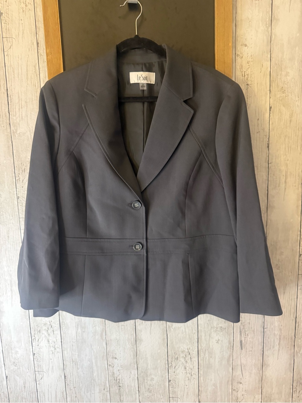 NWT Le Suit Black Size 18 2 button career blazer
